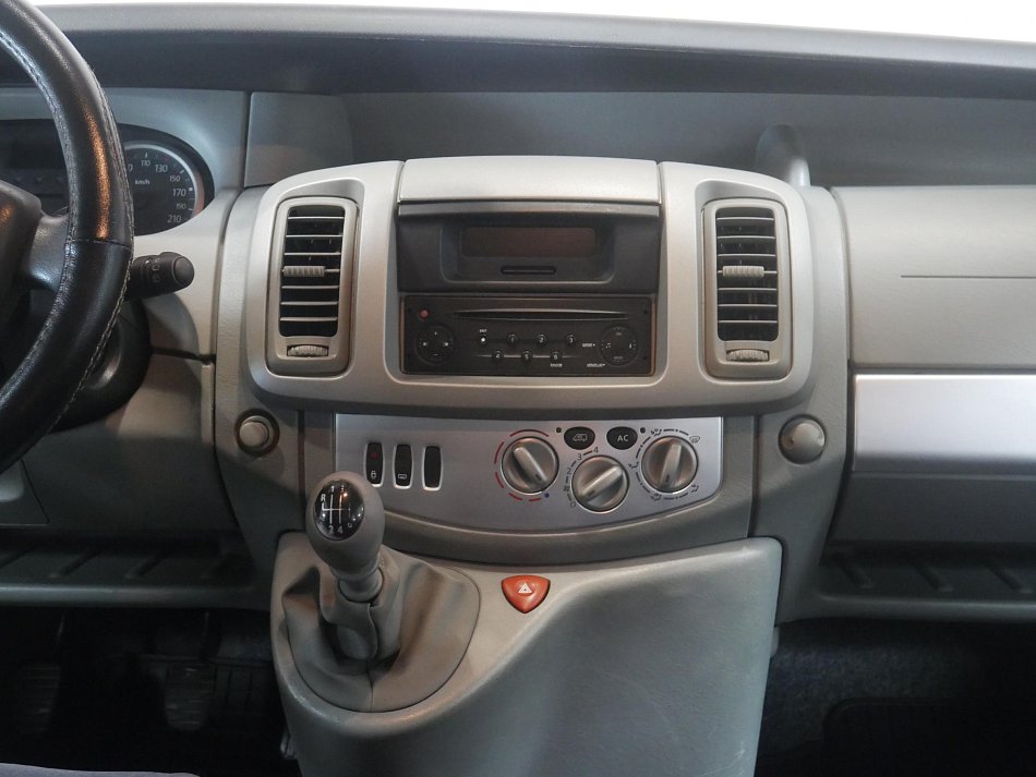 Renault Trafic 2.0dCi Passenger 8míst