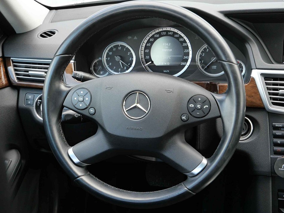 Mercedes-Benz Třída E 1.8 