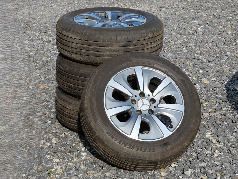 Mercedes-Benz Třída E 1.8 