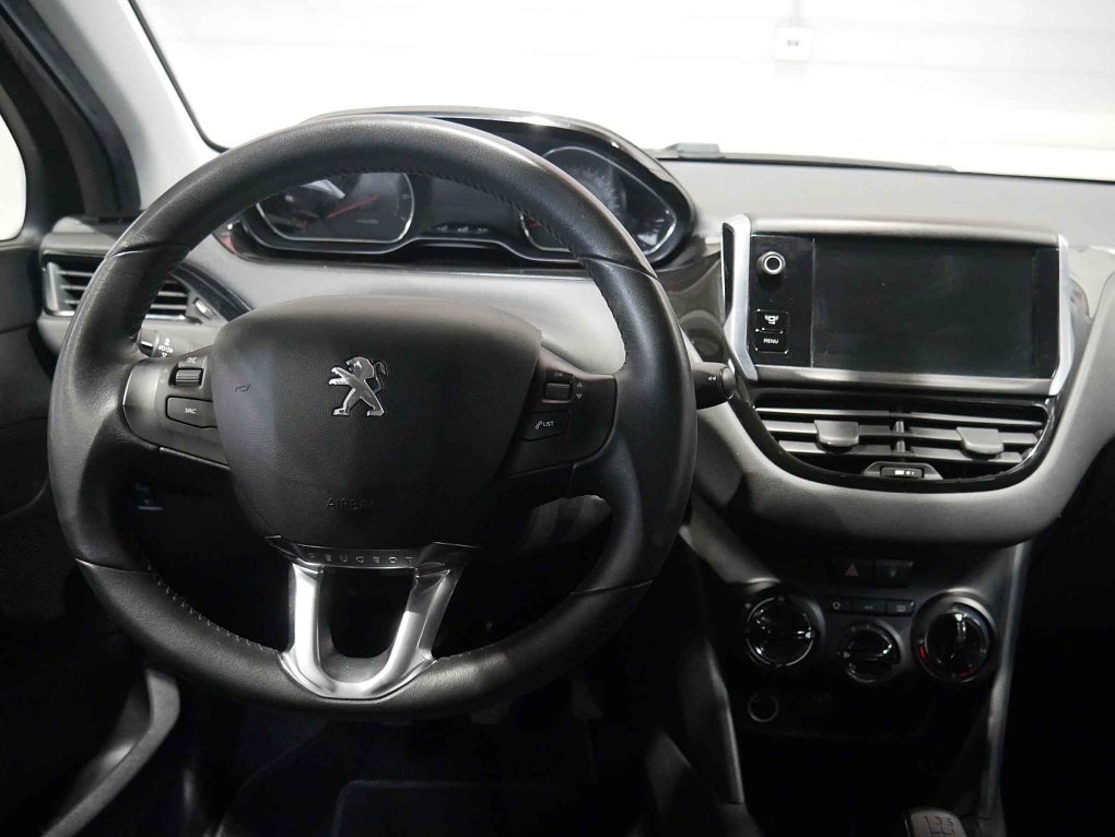 Peugeot 208 1.2 i 