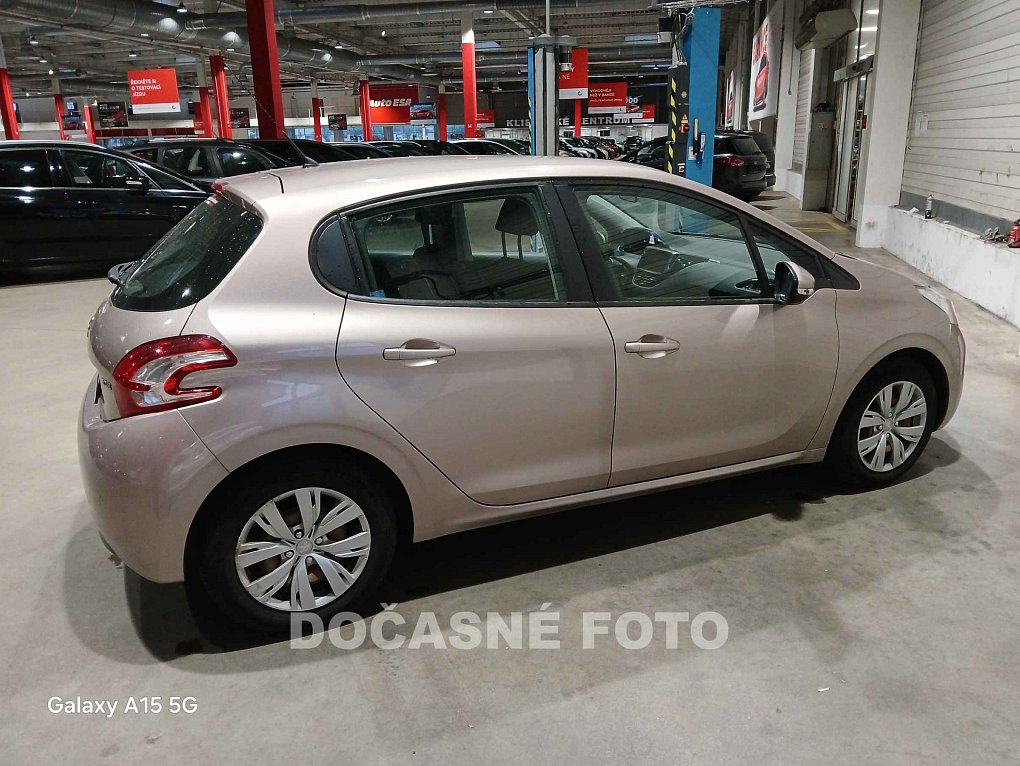 Peugeot 208 1.2 i 