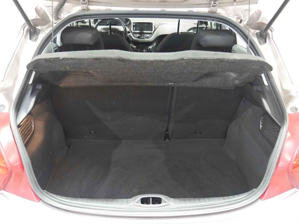 Peugeot 208 1.2 i 