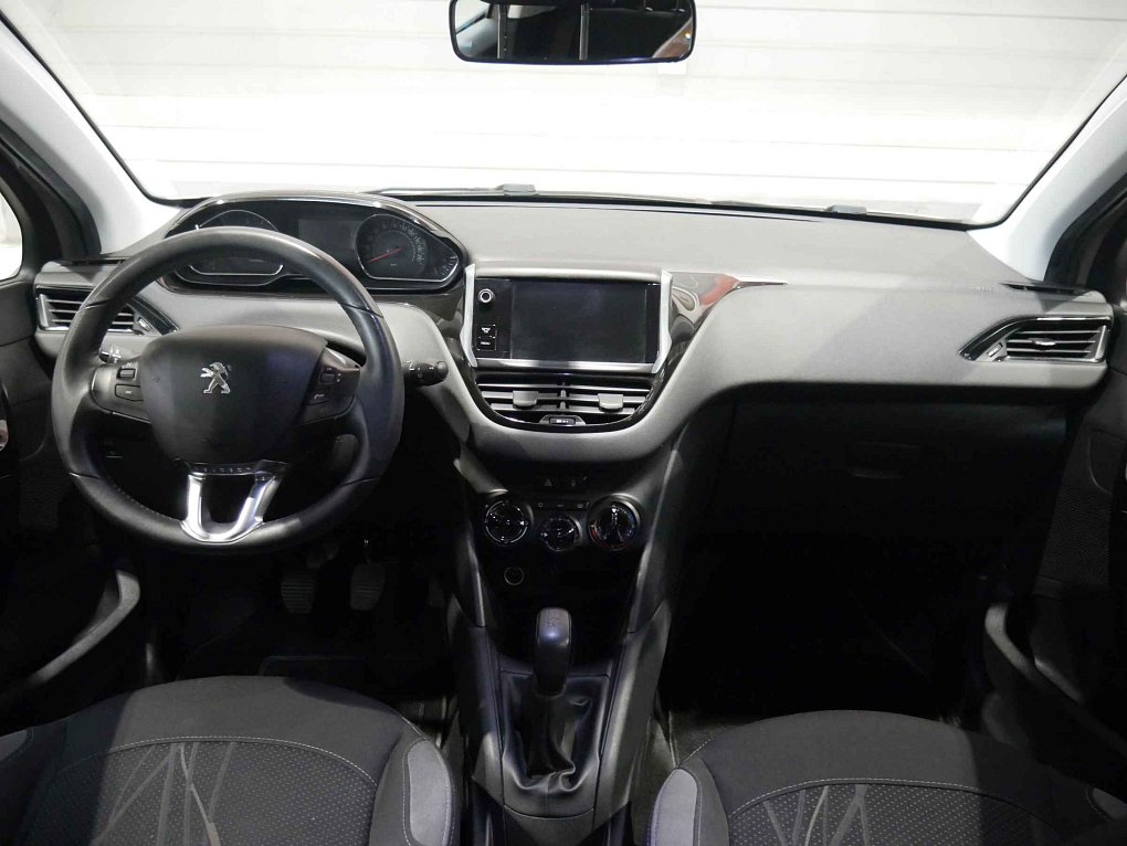 Peugeot 208 1.2 i 