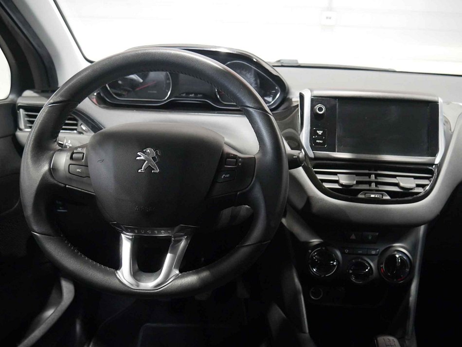 Peugeot 208 1.2 i 