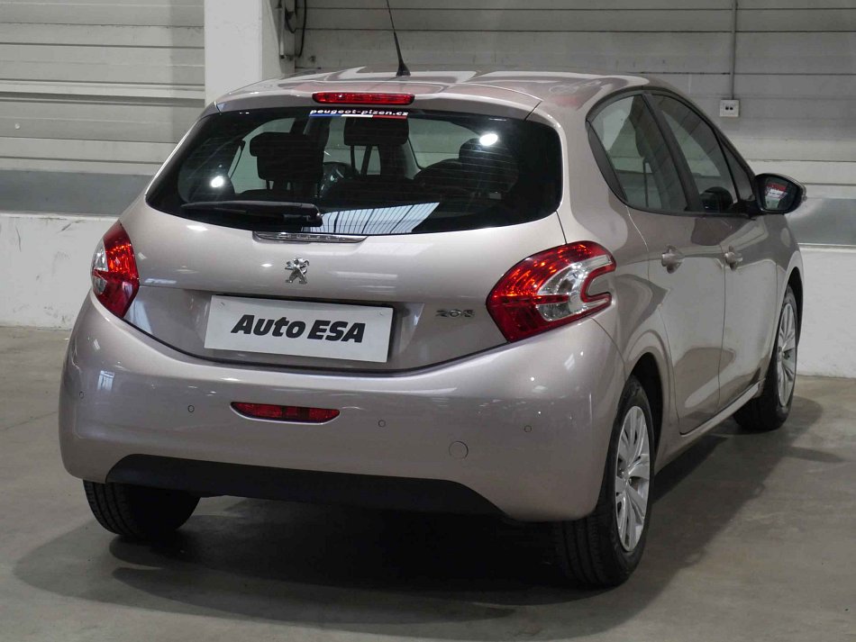 Peugeot 208 1.2 i 