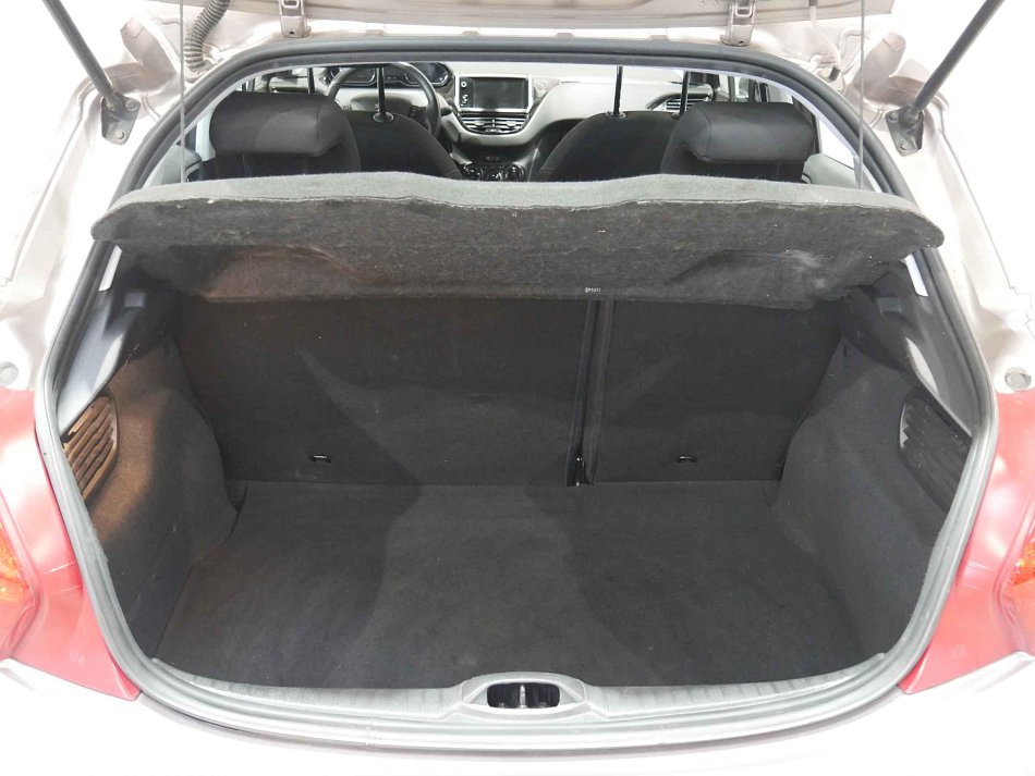 Peugeot 208 1.2 i 