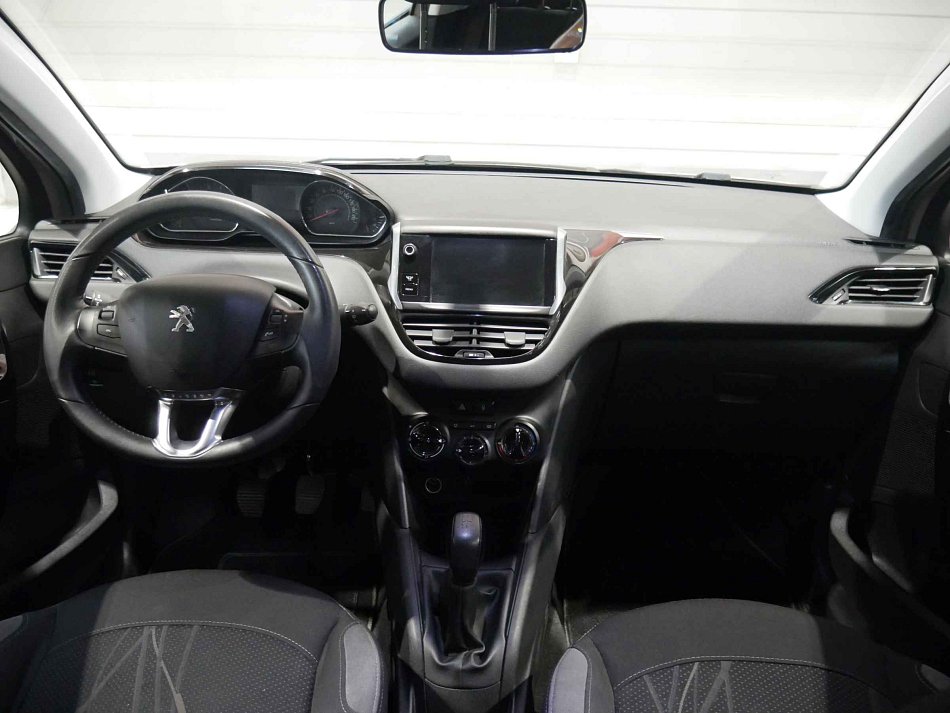 Peugeot 208 1.2 i 