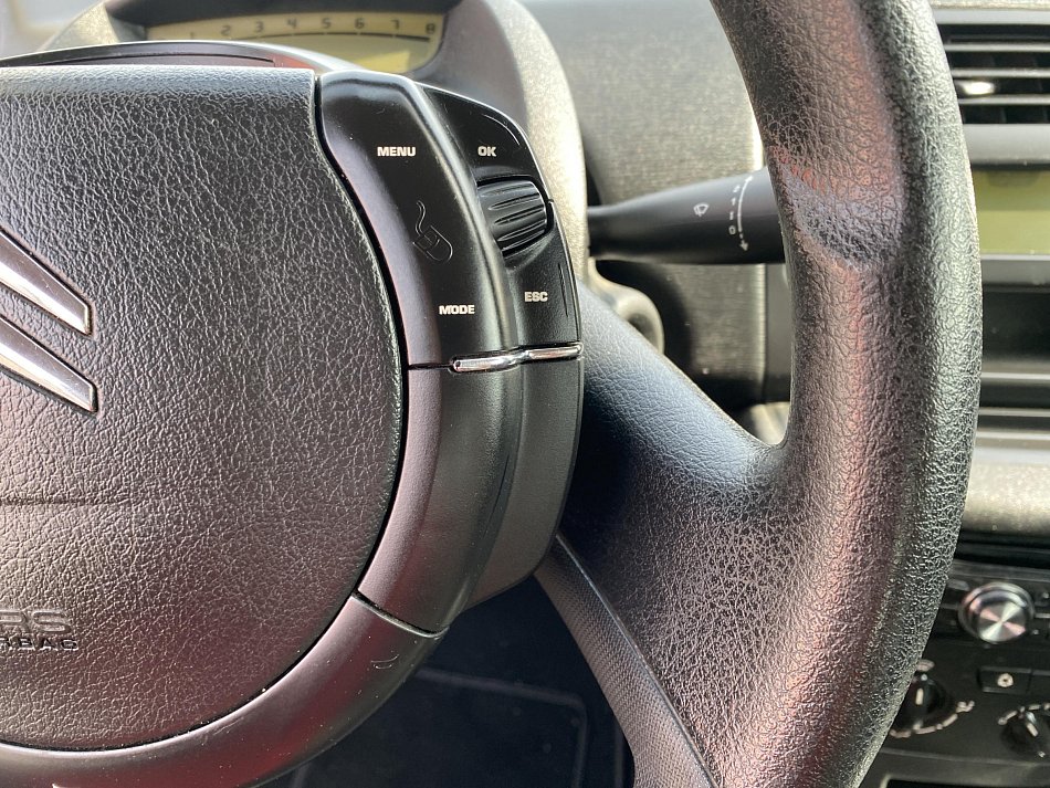 Citroën C4 1.4i 