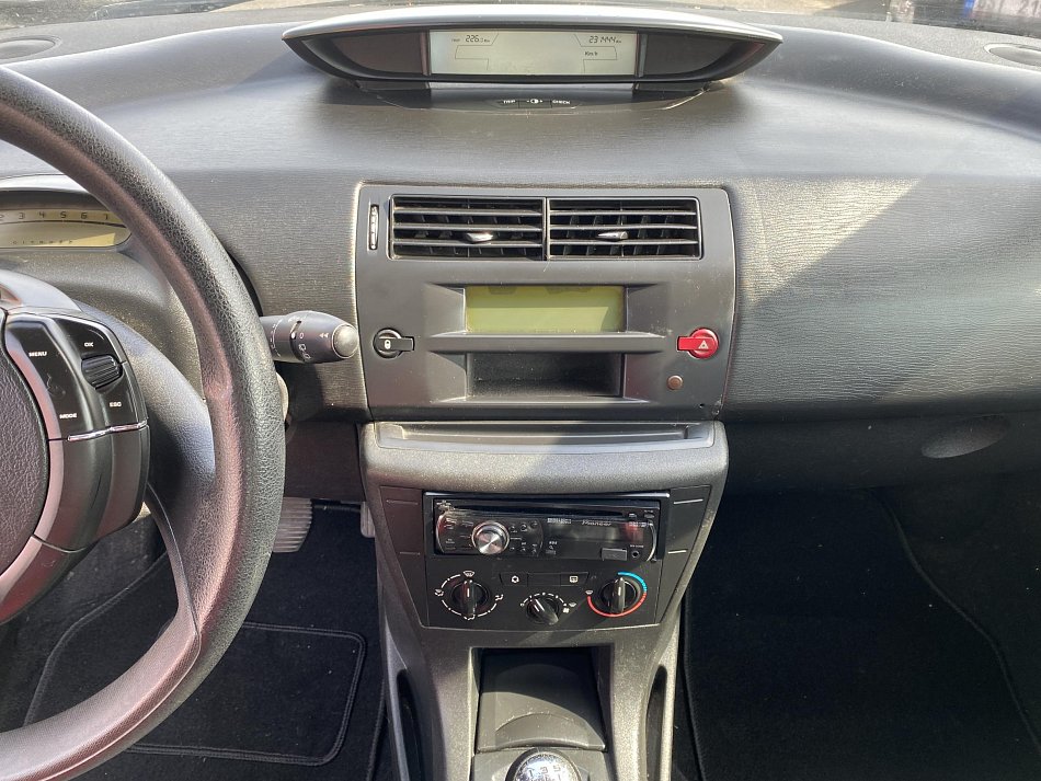 Citroën C4 1.4i 