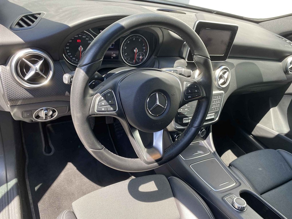 Mercedes-Benz Třída A 1.6i 