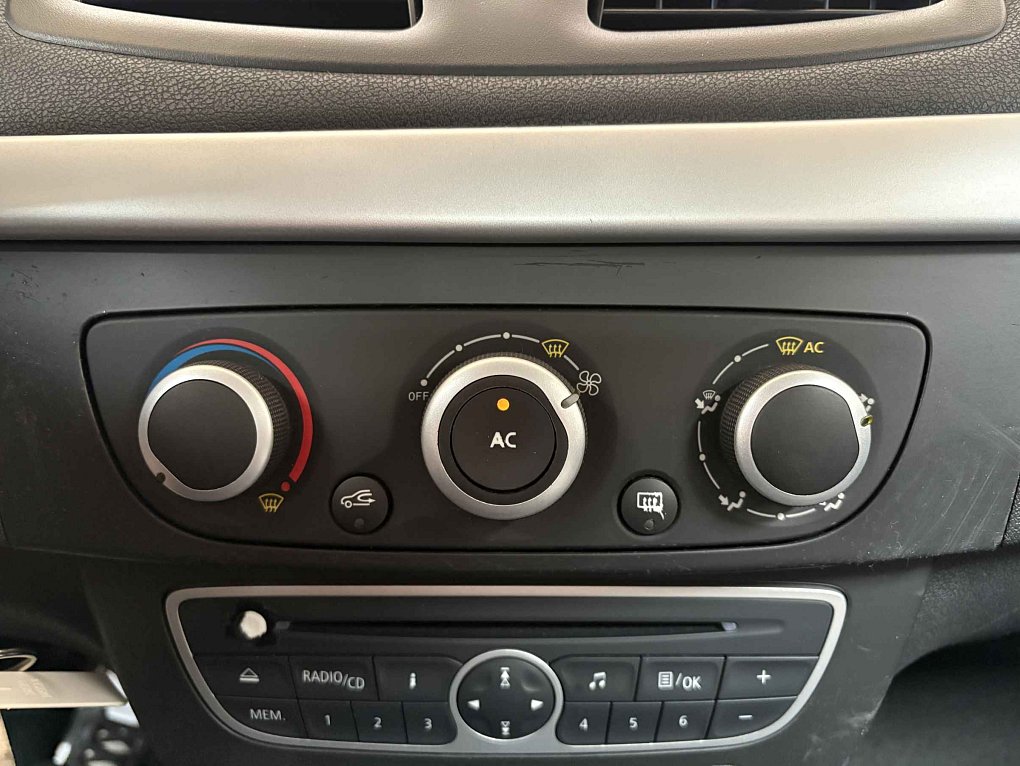 Renault Fluence 1.6i 