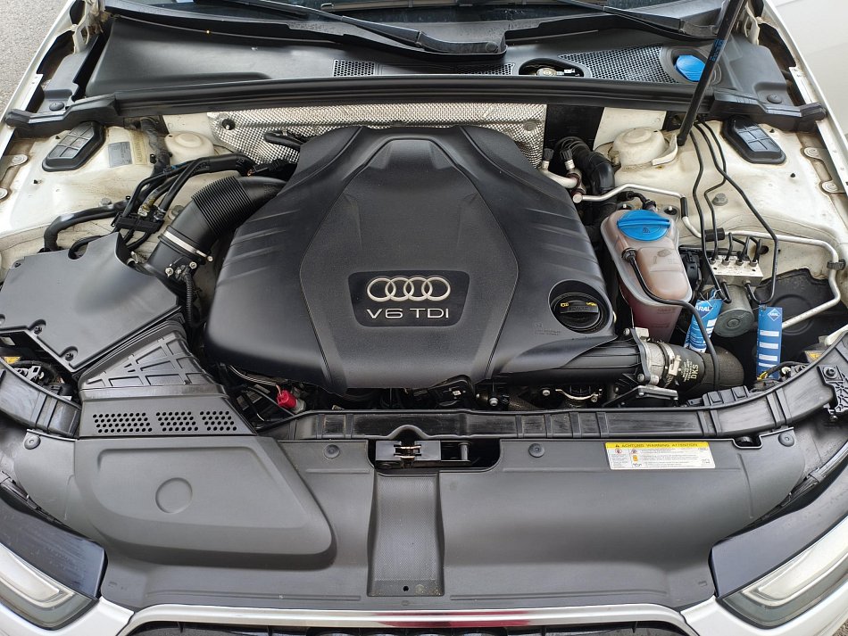 Audi A4 3.0 TDi S-line quattro