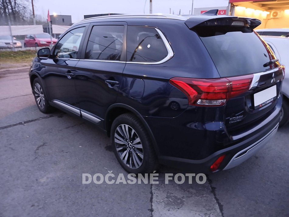 Mitsubishi Outlander 2.0i  4x4, 7míst
