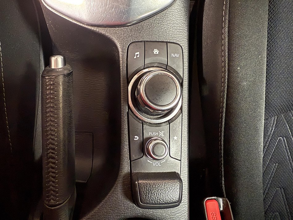 Mazda 2 1.5i 
