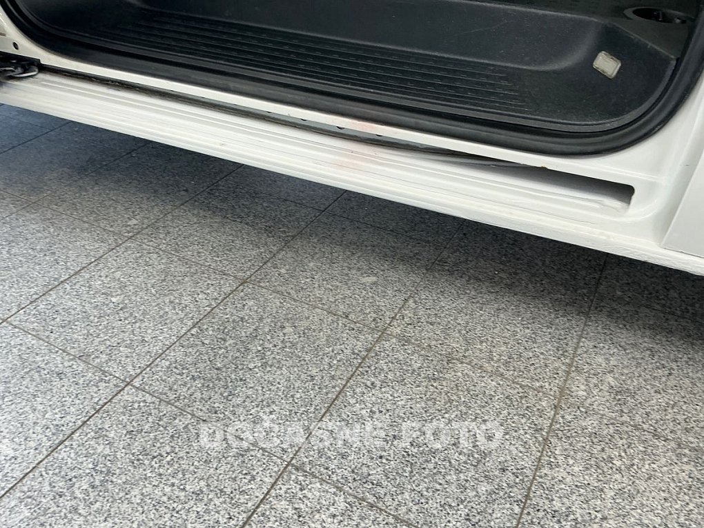 Volkswagen Transporter 2.0TDi  4x4 L2H1 9míst