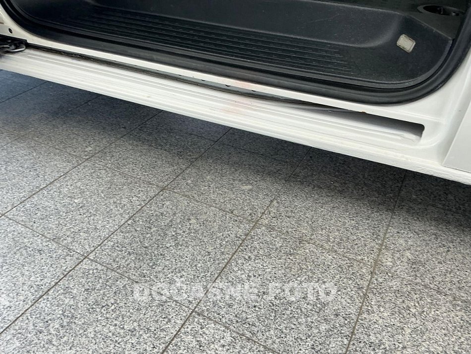 Volkswagen Transporter 2.0TDi  4x4 L2H1 9míst