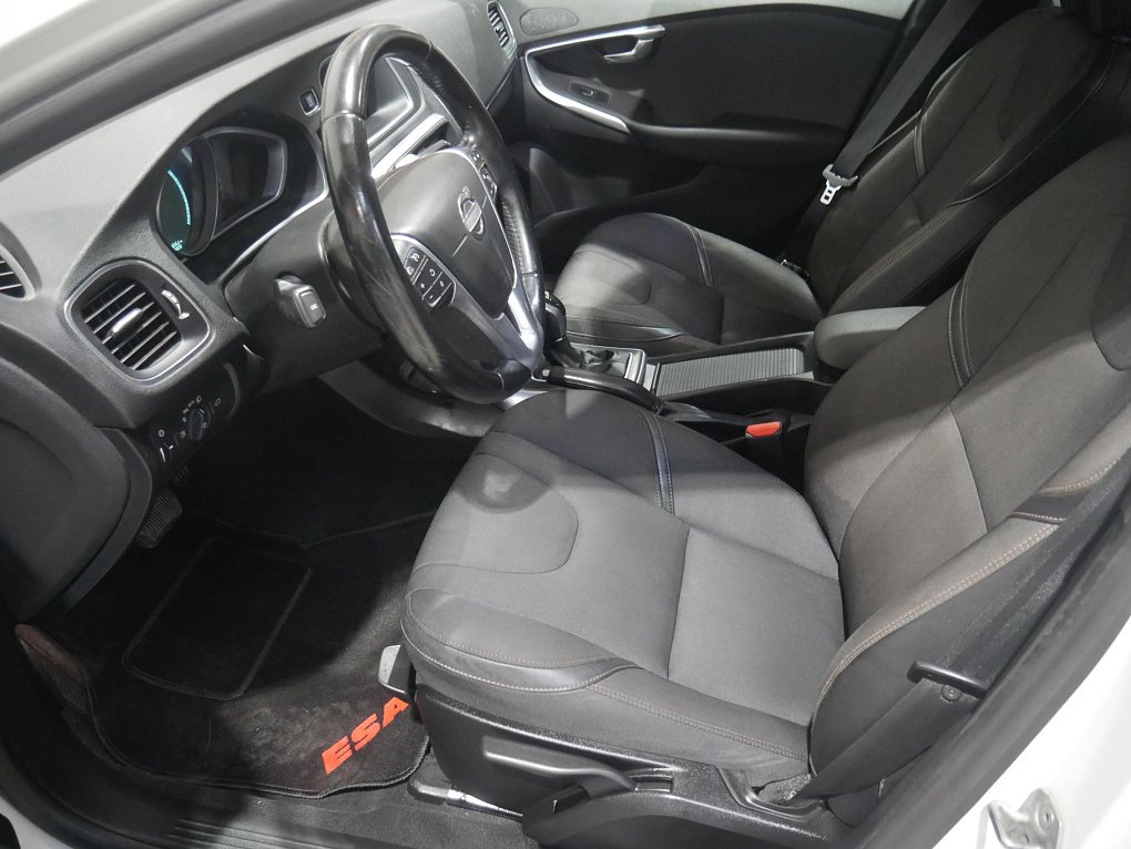 Volvo V40 2.0D 