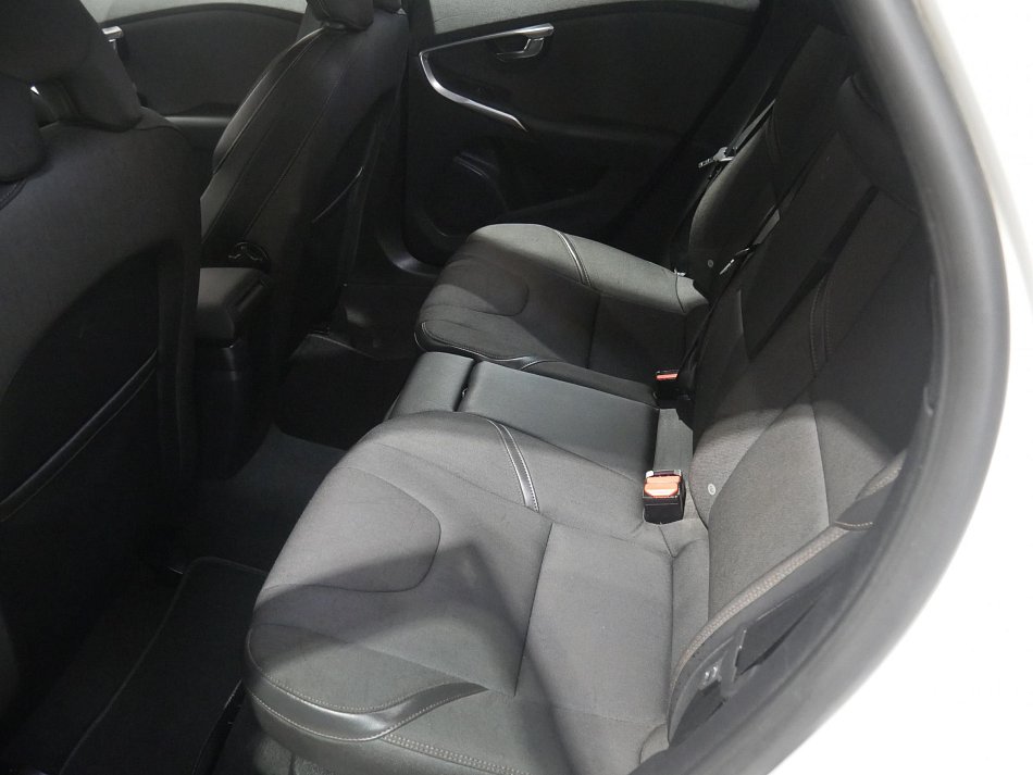 Volvo V40 2.0D 