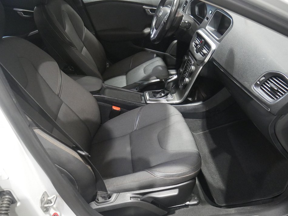 Volvo V40 2.0D 
