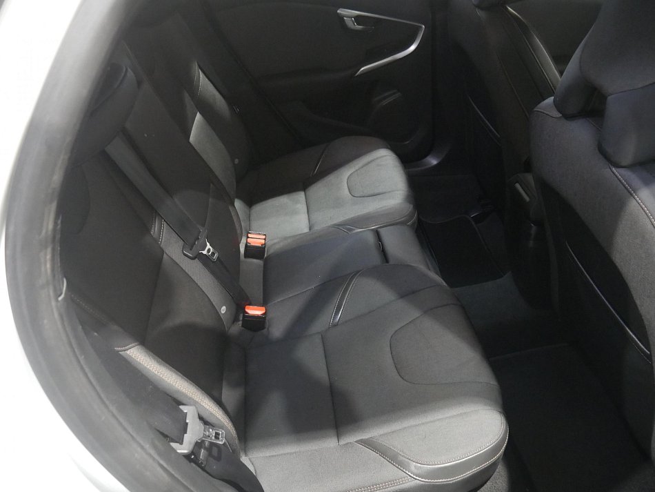 Volvo V40 2.0D 
