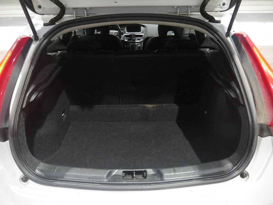 Volvo V40 2.0D 