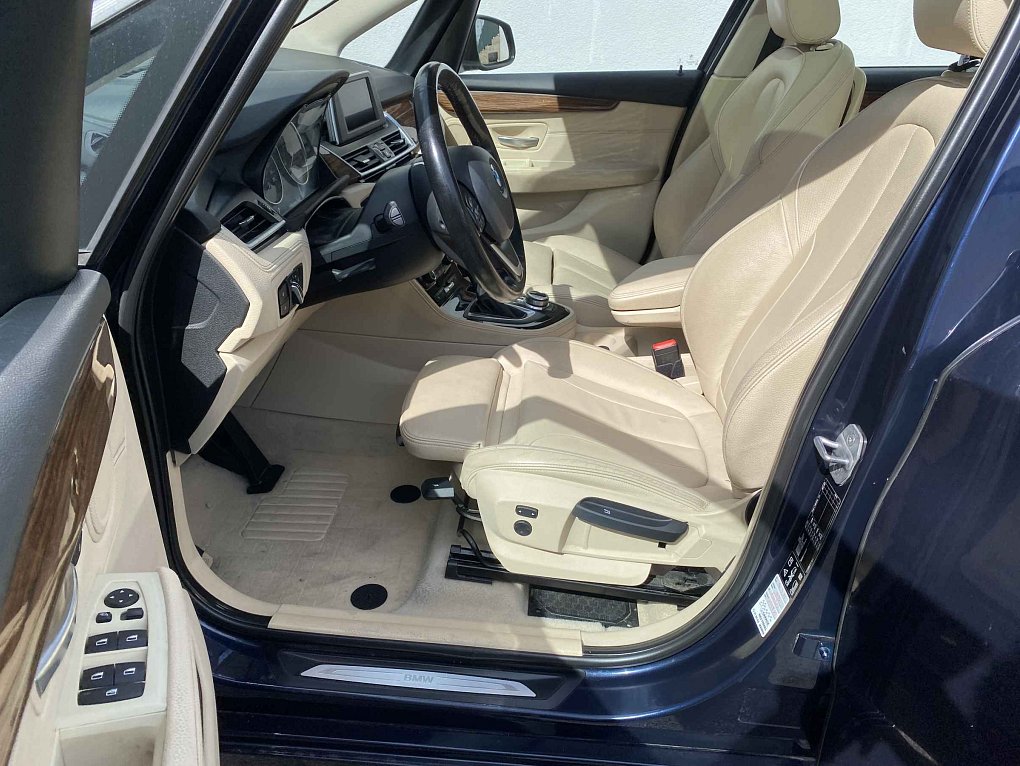 BMW Řada 2 2.0T LuxuryLine 225i xDrive