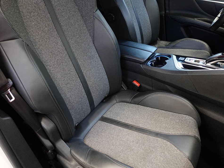 Peugeot 3008 1.2PT Allure