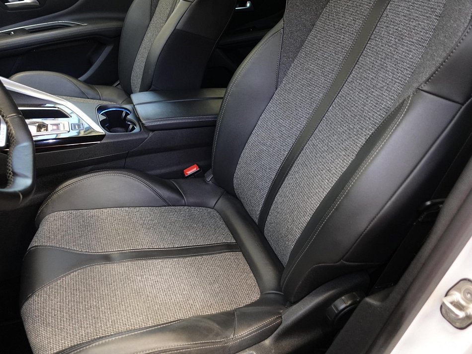 Peugeot 3008 1.2PT Allure