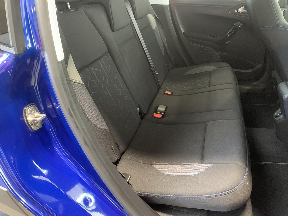 Peugeot 2008 1.2PT Signature