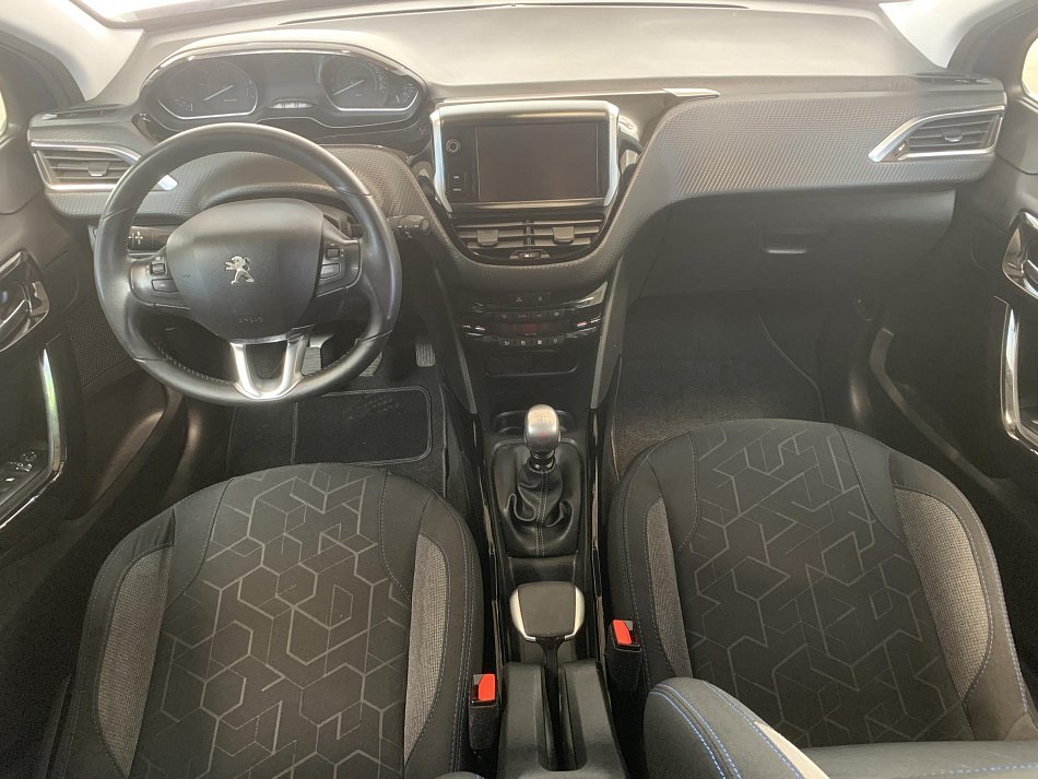 Peugeot 2008 1.2PT Signature