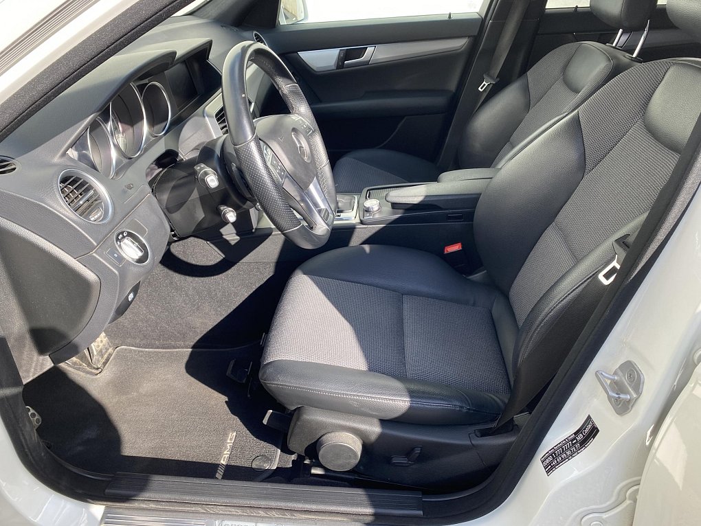 Mercedes-Benz Třída C 1.6 CGi Avantgarde C180