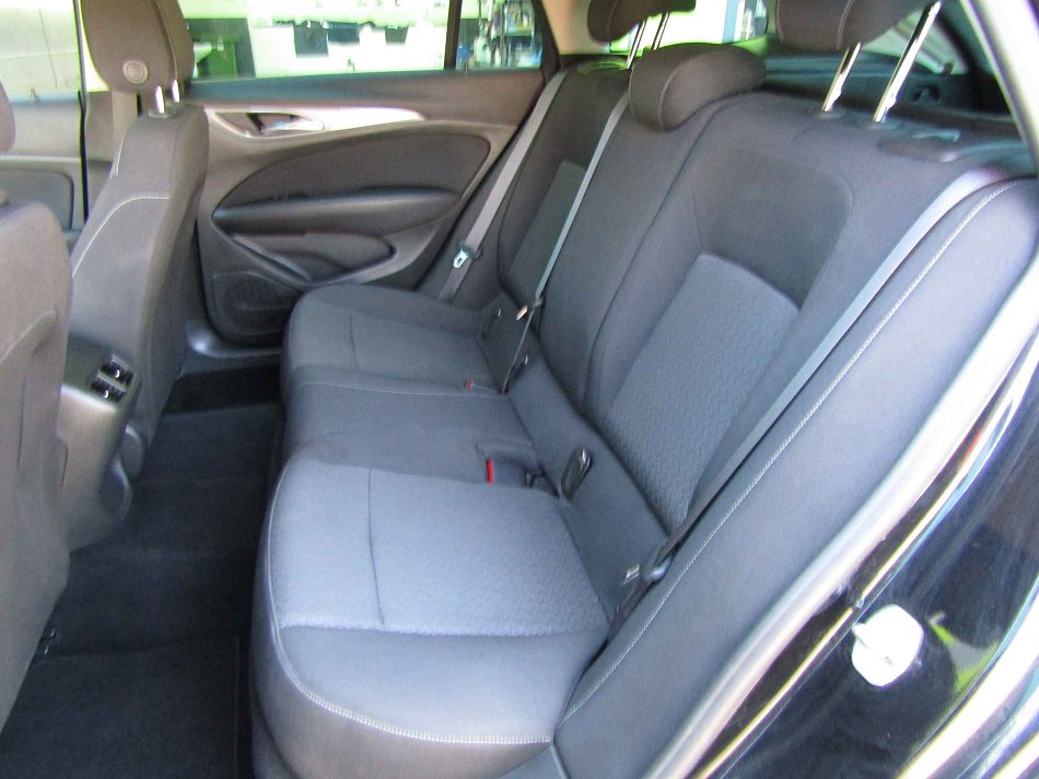 Opel Insignia 1.6 CDTi 