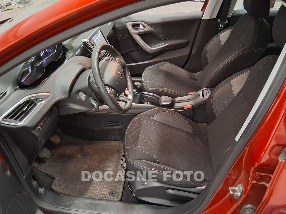 Peugeot 2008 1.2 PT 