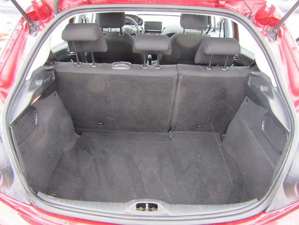 Peugeot 208 1.2 i 