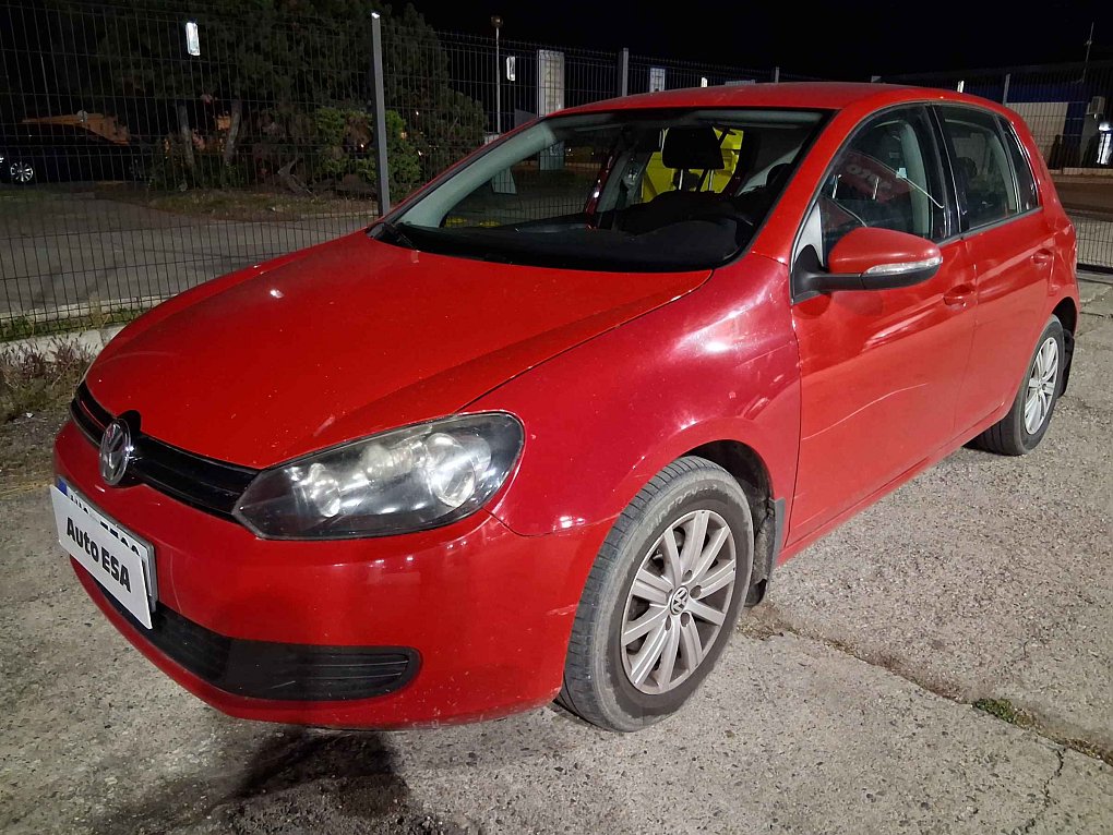 Volkswagen Golf 1.6 MPi 