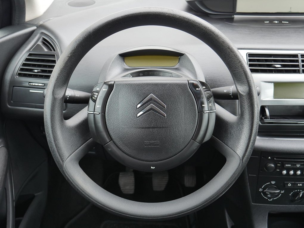 Citroën C4 1.4i 