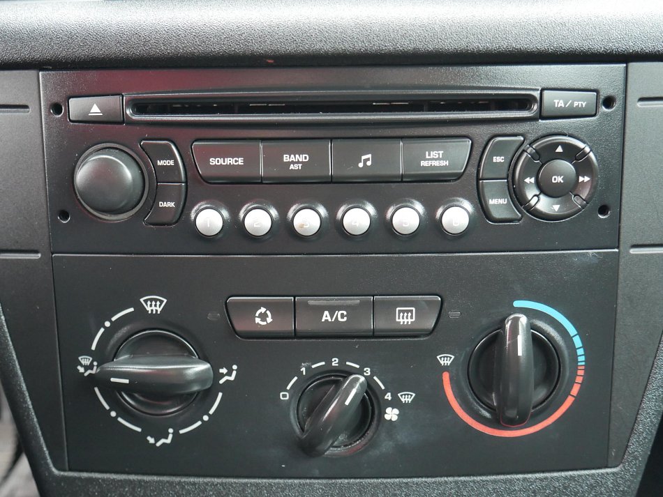 Citroën C4 1.4i 