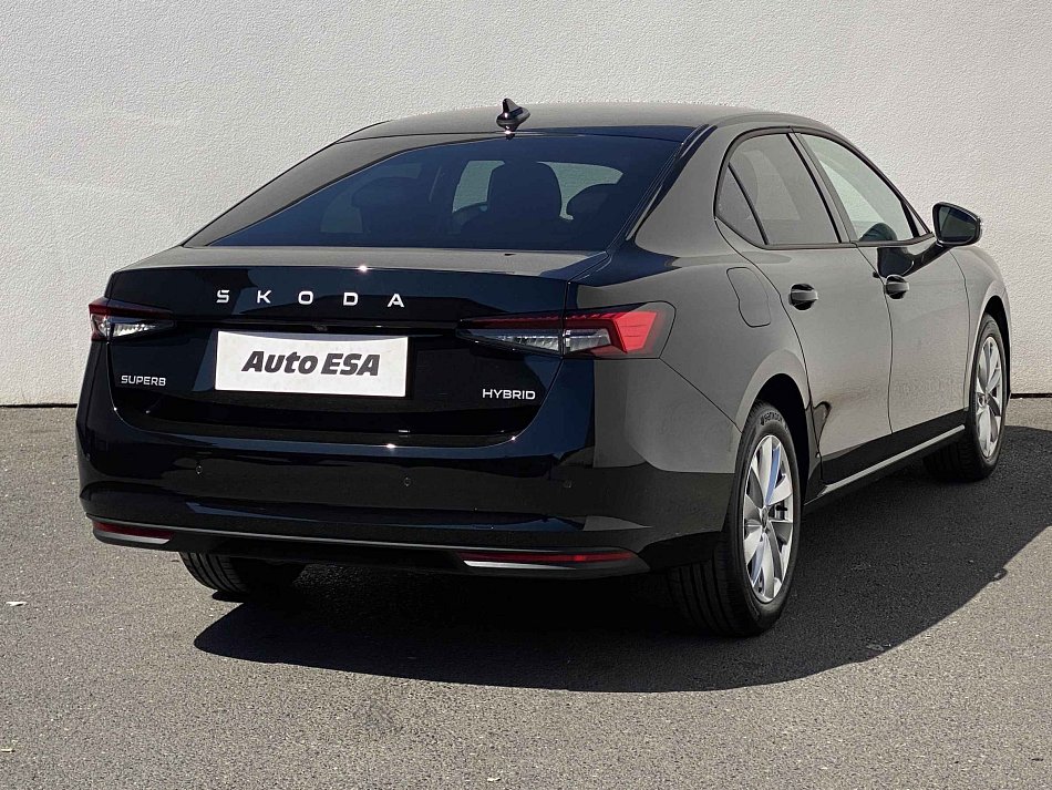 Škoda Superb IV 1.5 e-TSi Selection