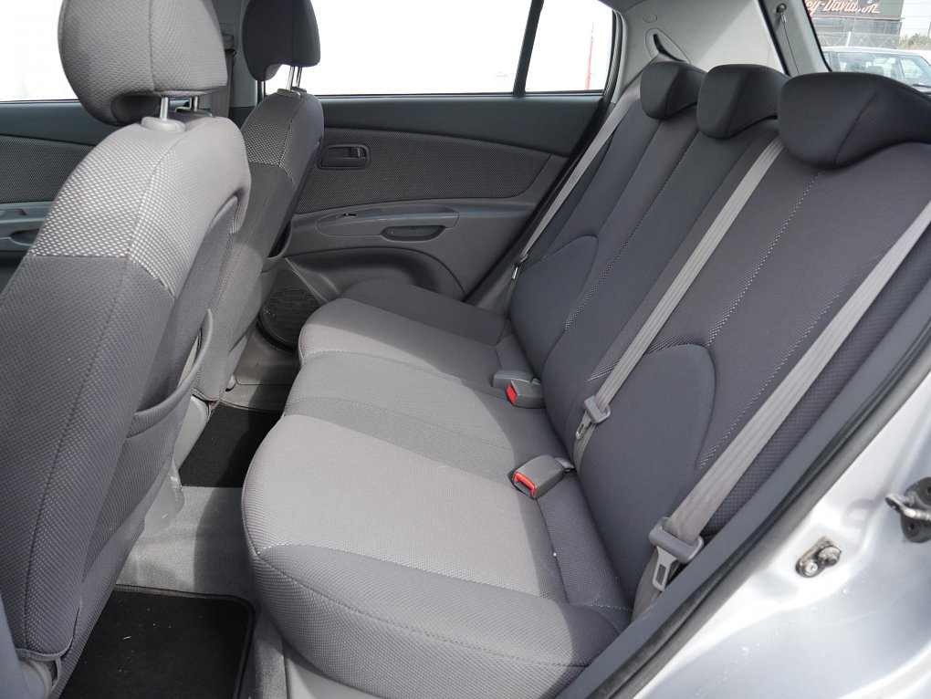 Kia Rio 1.3i 
