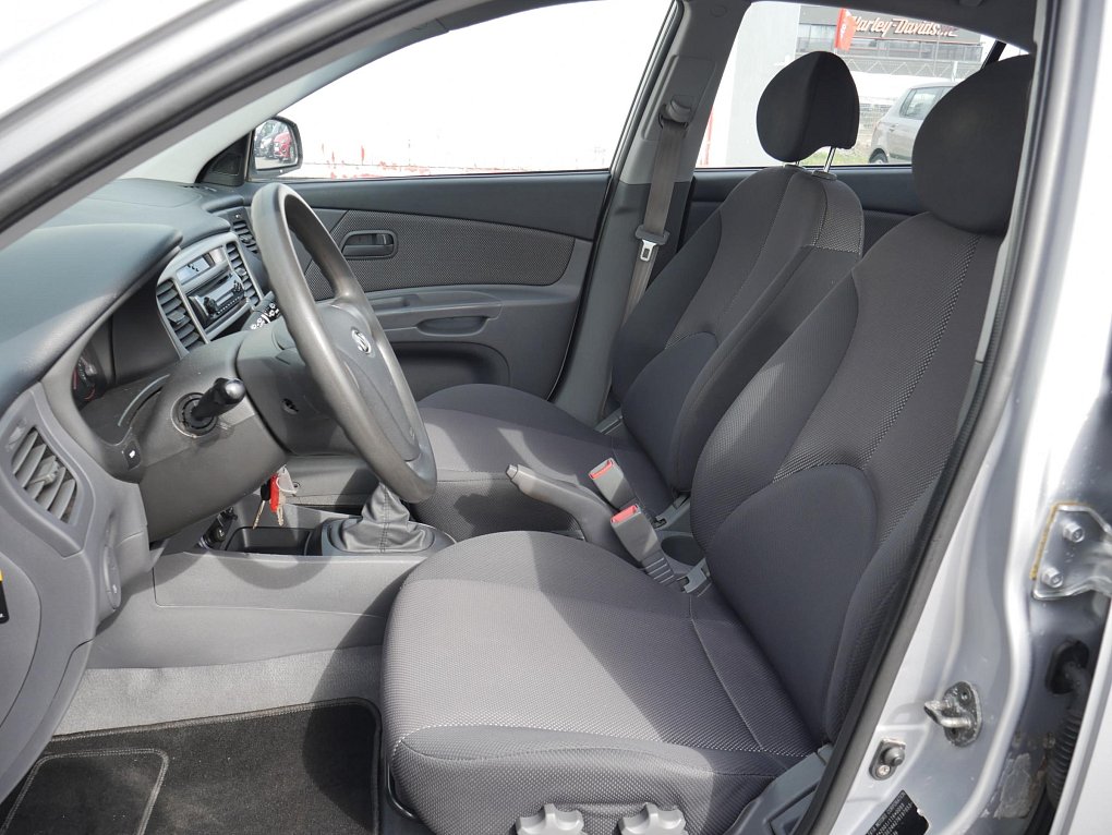 Kia Rio 1.3i 