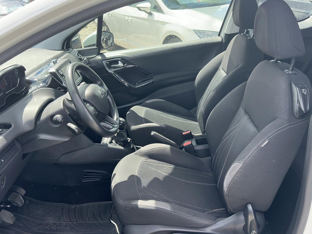 Peugeot 208 1.2PT 