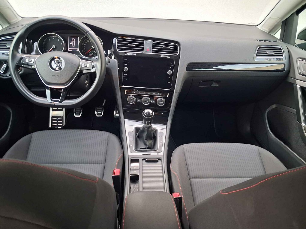 Volkswagen Golf 1.5 TSi Sound