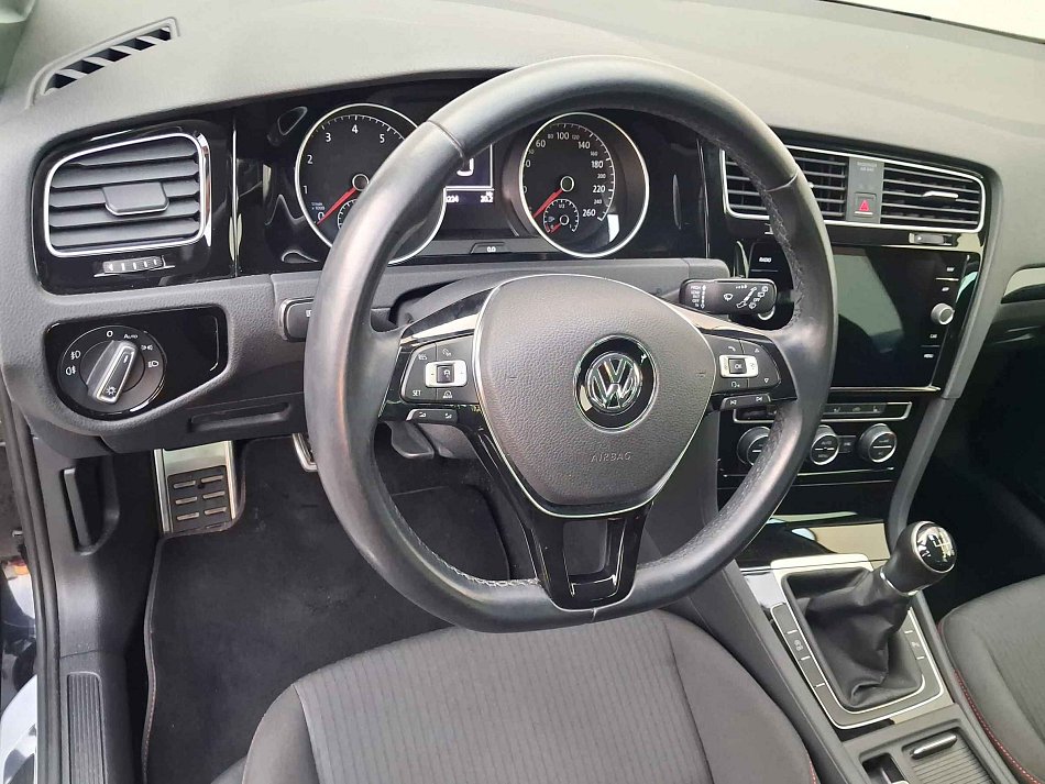 Volkswagen Golf 1.5 TSi Sound