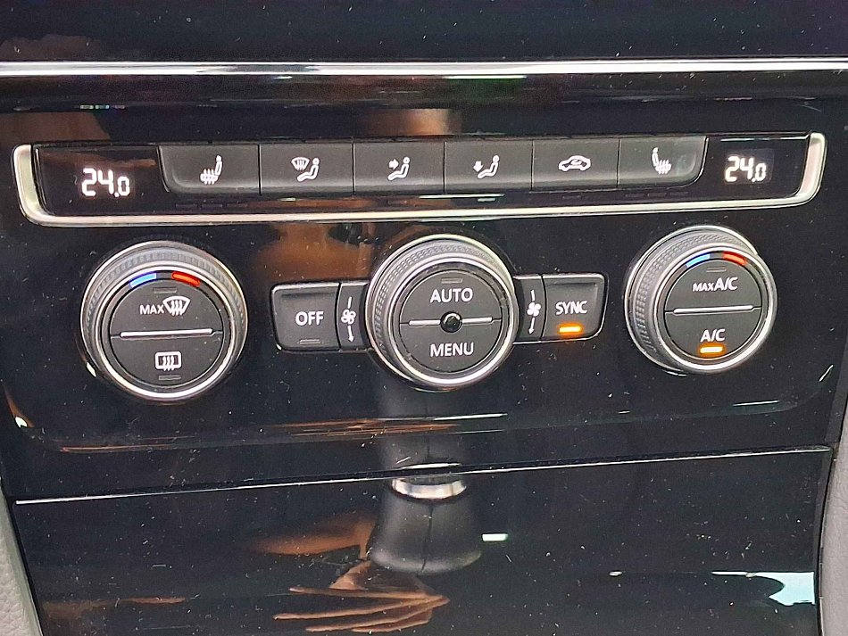 Volkswagen Golf 1.5 TSi Sound