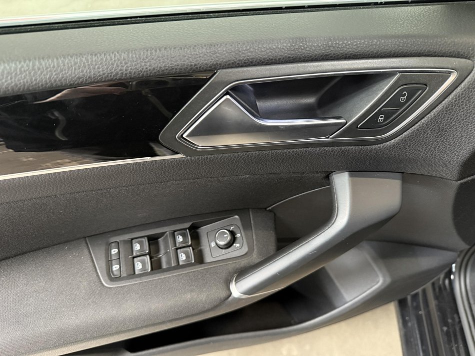 Volkswagen Touran 2.0 TDi 