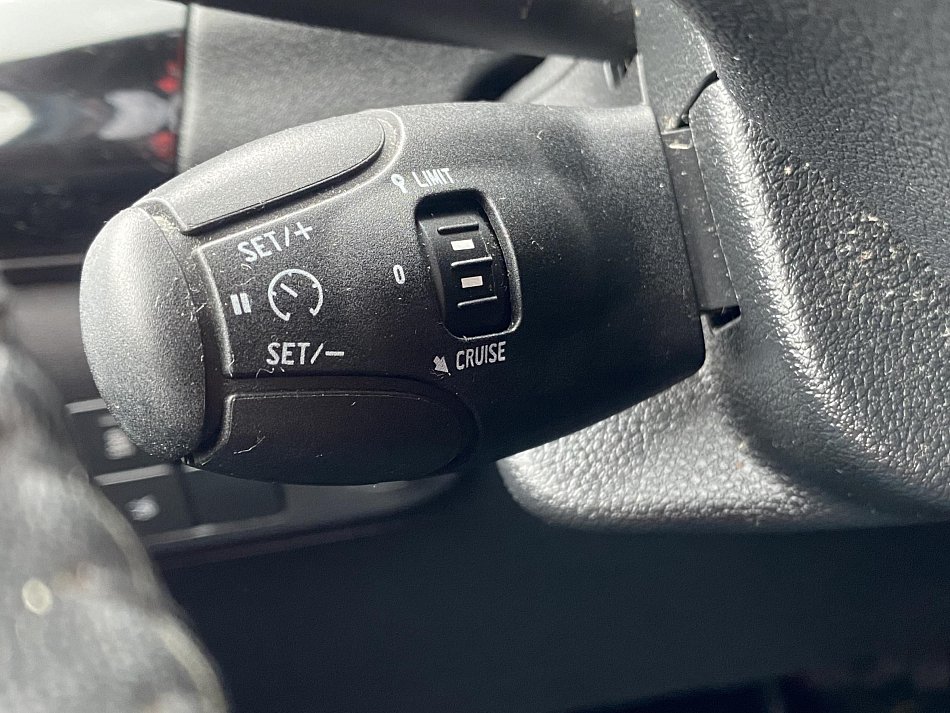 Peugeot 301 1.6i Allure