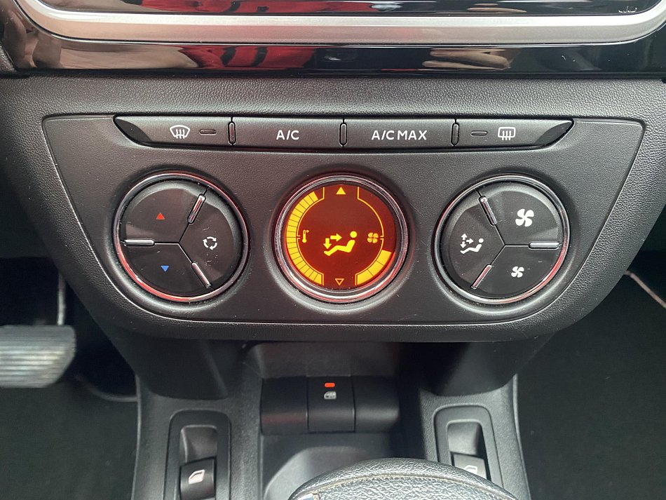 Peugeot 301 1.6i Allure