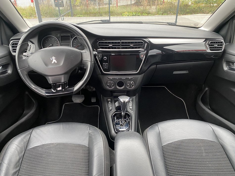 Peugeot 301 1.6i Allure