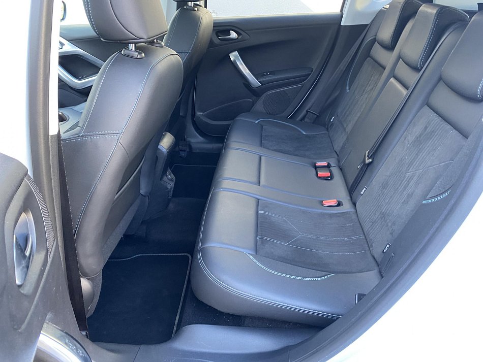 Peugeot 2008 1.2 PT Crossway