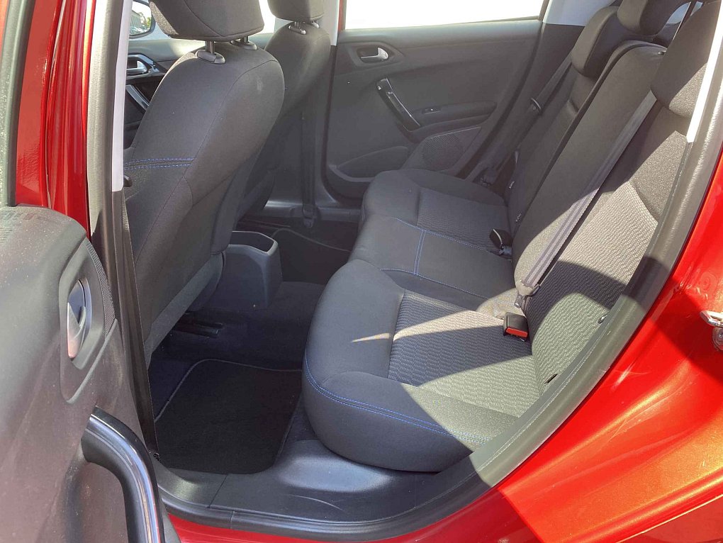 Peugeot 208 1.2PT Signature